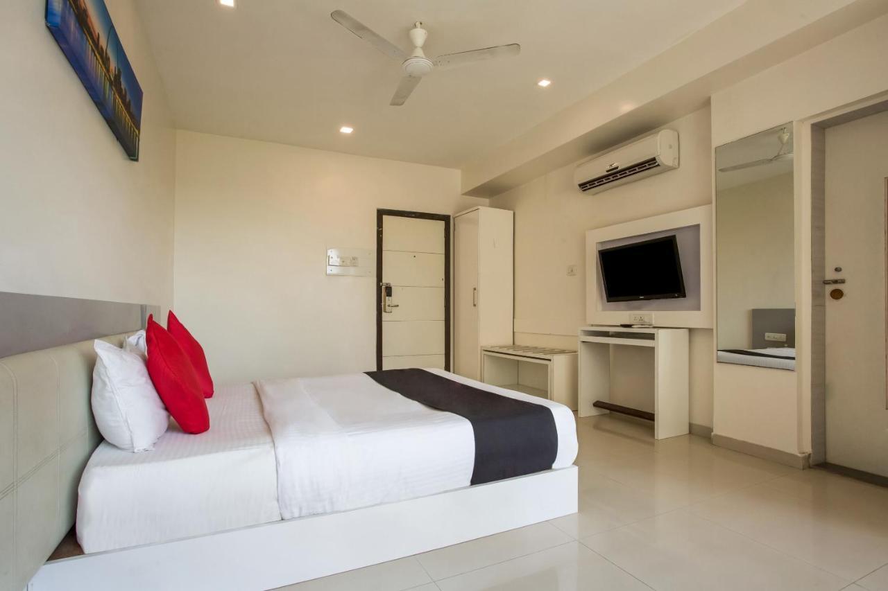 Capital O 35557 Hotel Aura Mumbai Exterior photo